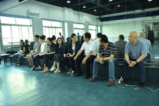 公司党委书记来舞蹈系视察工作 (11)