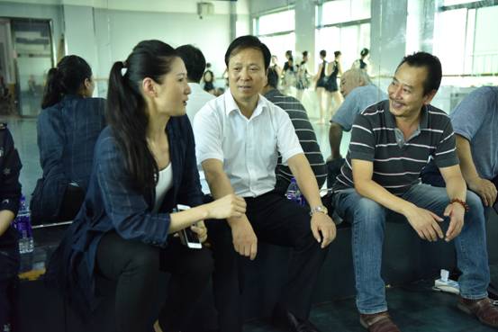 公司党委书记来舞蹈系视察工作 (13)
